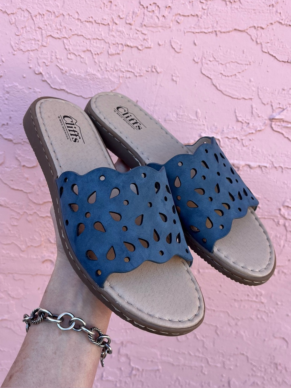White Mountain Cliffs Blue Sandals Size 8.5